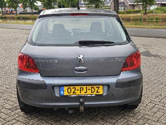 Peugeot 307 1.6 16V Hatchback  Benzine 1.587cc 80kW (109pk) FWD picture 4