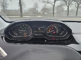 Peugeot 2008 1.2 Vti 12V PureTech 82 MPV  Benzine 1.199cc 60kW (82pk) FWD picture 12
