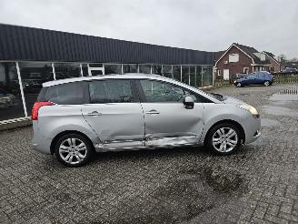 Peugeot 5008 1.6 VTI 16V MPV  Benzine 1.598cc 88kW (120pk) FWD picture 2
