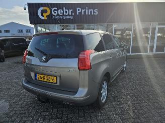 Vaurioauto  passenger cars Peugeot 5008 1.6 VTI 16V MPV  Benzine 1.598cc 88kW (120pk) FWD 2011/5