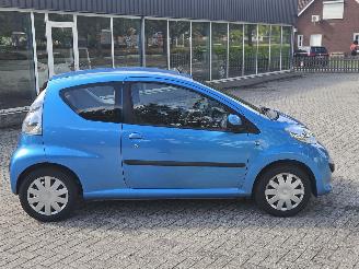 Peugeot 107 1.0 12V Hatchback  Benzine 998cc 50kW (68pk) FWD picture 2