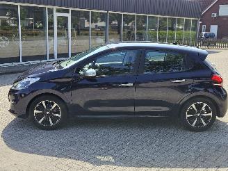 Peugeot 208 1.2 Vti 12V PureTech 82 Hatchback  Benzine 1.199cc 60kW (82pk) FWD picture 2