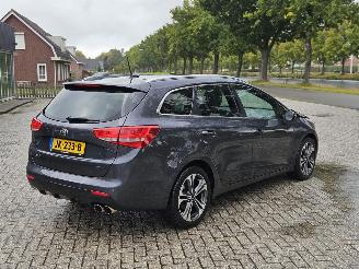 Kia Ceed GT-Line 1.0i T-GDi 12V 120 Combi/o  Benzine 998cc 88kW (120pk) FWD picture 2