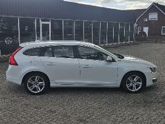 Volvo V-60 2.4 D6 20V Plug-in Hybrid AWD Combi/o  Elektrisch Diesel 2.401cc 206kW (280pk) 4x4 picture 2