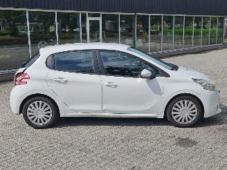 Peugeot 208 1.4 16V Hatchback  Benzine 1.397cc 70kW (95pk) FWD picture 2