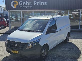 damaged commercial vehicles Mercedes Vito 2.2 114 CDI 16V Bestel  Diesel 2.143cc 100kW (136pk) RWD 2020/1