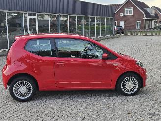 Volkswagen Up! 1.0 12V 75 Hatchback  Benzine 999cc 55kW (75pk) FWD picture 2