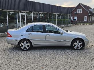 Mercedes C-klasse 2.2 C-200 CDI 16V Sedan 4Dr Diesel 2.148cc 90kW (122pk) RWD picture 2