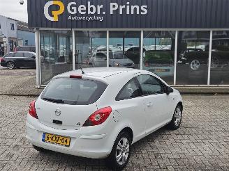 damaged passenger cars Opel Corsa 1.2 16V Hatchback  Benzine 1.229cc 63kW (86pk) FWD 2013/8