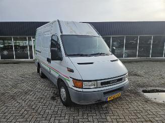 Schadeauto Iveco Daily 50C11 CHC  Diesel 2.798cc 78kW (106pk) RWD 2000/3