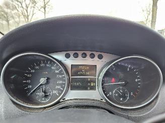 Mercedes M-klasse 3.0 ML-320 CDI 4-Matic V6 24V SUV  Diesel 2.987cc 155kW (211pk) 4x4 picture 14