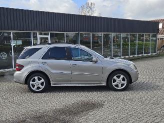 Mercedes M-klasse 3.0 ML-320 CDI 4-Matic V6 24V SUV  Diesel 2.987cc 155kW (211pk) 4x4 picture 2