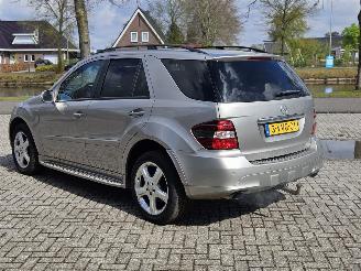 Mercedes M-klasse 3.0 ML-320 CDI 4-Matic V6 24V SUV  Diesel 2.987cc 155kW (211pk) 4x4 picture 6