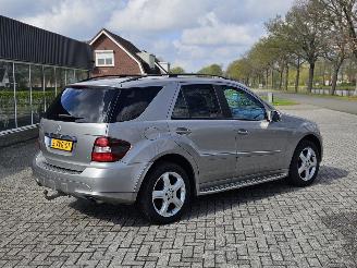 Mercedes M-klasse 3.0 ML-320 CDI 4-Matic V6 24V SUV  Diesel 2.987cc 155kW (211pk) 4x4 picture 3