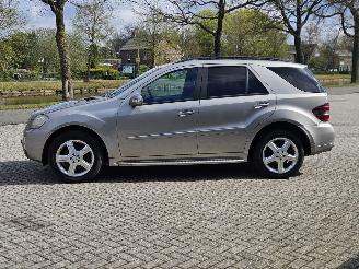 Mercedes M-klasse 3.0 ML-320 CDI 4-Matic V6 24V SUV  Diesel 2.987cc 155kW (211pk) 4x4 picture 7