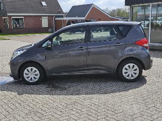 Subaru Trezia 1.33 16V Dual VVT-I MPV  Benzine 1.329cc 73kW (99pk) FWD picture 9