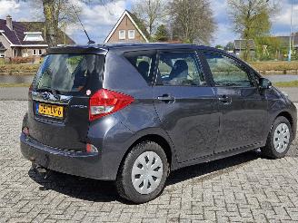Subaru Trezia 1.33 16V Dual VVT-I MPV  Benzine 1.329cc 73kW (99pk) FWD picture 5