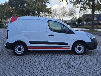 Peugeot Partner 1.6 BlueHDI 75 Bestel  Diesel 1.560cc 55kW (75pk) FWD picture 4