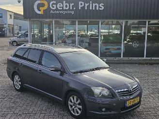 Damaged car Toyota Avensis 2.0 16V VVT-i D4 Combi/o  Benzine 1.998cc 108kW (147pk) FWD 2008/10
