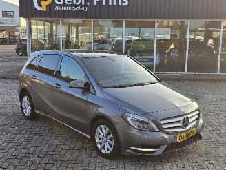 damaged passenger cars Mercedes B-klasse 1.6 B-180 BlueEFFICIENCY Turbo 16V Hatchback  Benzine 1.595cc 90kW (122pk) FWD 2012/5