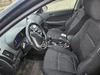 Hyundai I-30 1.6 CVVT 16V Hatchback  Benzine 1.591cc 93kW (126pk) FWD picture 10