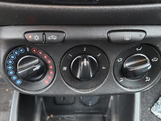 Opel Corsa-E 1.4 16V Hatchback  Benzine 1.398cc 66kW (90pk) FWD picture 10