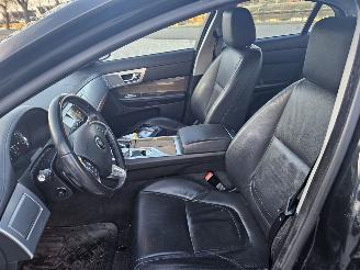 Jaguar XF 2.2 D R-sport S200 16V Sedan 4Dr Diesel 2.179cc 147kW (200pk) RWD picture 10