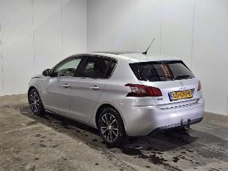 Schadeauto Peugeot 308 1.2 12V e-THP PureTech 130 Hatchback 4Dr Benzine 1.199cc 96kW (131pk) FWD 2015/4