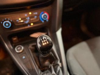 Ford Focus 1.0 Ti-VCT EcoBoost 12V 100 Hatchback  Benzine 998cc 74kW (101pk) FWD picture 13