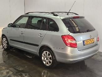 damaged passenger cars Skoda Fabia 1.4i 16V Combi/o 4Dr Benzine 1.397cc 63kW (86pk) FWD 2010/6