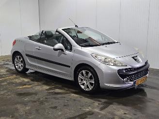 damaged passenger cars Peugeot 207 1.6 16V Cabrio  Benzine 1.598cc 88kW (120pk) FWD 2007/7