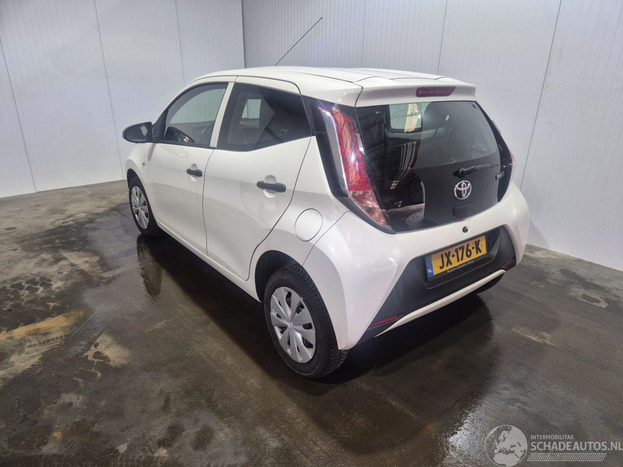 Toyota Aygo 1.0 12V VVT-i Hatchback  Benzine 998cc 51kW (69pk) FWD