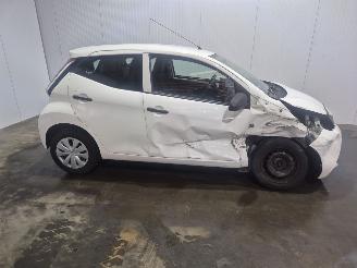 Toyota Aygo 1.0 12V VVT-i Hatchback  Benzine 998cc 51kW (69pk) FWD picture 2