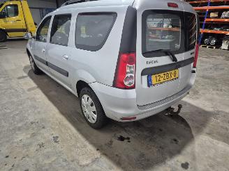 Dacia Logan 1.6 16V Flexifuel Combi/o   1.598cc 77kW (105pk) FWD picture 3