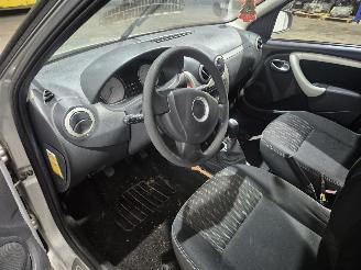 Dacia Logan 1.6 16V Flexifuel Combi/o   1.598cc 77kW (105pk) FWD picture 8