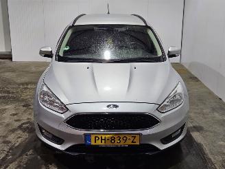Ford Focus 1.0 Ti-VCT EcoBoost 12V 125 Combi/o  Benzine 998cc 92kW (125pk) FWD picture 4