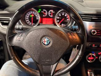 Alfa Romeo Giulietta 1.4 TB 16V MultiAir Hatchback  Benzine 1.368cc 125kW (170pk) FWD picture 13