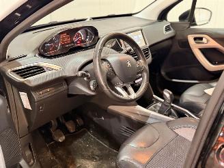 Peugeot 2008 1.2 12V e-THP PureTech 110 MPV  Benzine 1.199cc 81kW (110pk) FWD picture 13