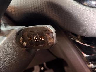 Peugeot 2008 1.2 12V e-THP PureTech 110 MPV  Benzine 1.199cc 81kW (110pk) FWD picture 20