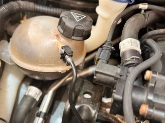 Peugeot 2008 1.2 12V e-THP PureTech 110 MPV  Benzine 1.199cc 81kW (110pk) FWD picture 11