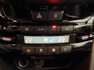 Peugeot 2008 1.2 12V e-THP PureTech 110 MPV  Benzine 1.199cc 81kW (110pk) FWD picture 16