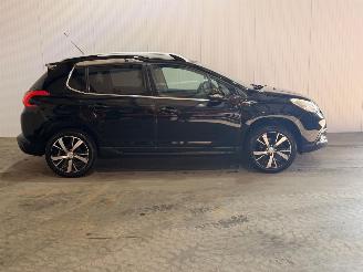 Peugeot 2008 1.2 12V e-THP PureTech 110 MPV  Benzine 1.199cc 81kW (110pk) FWD picture 2