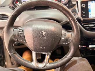 Peugeot 2008 1.2 12V e-THP PureTech 110 MPV  Benzine 1.199cc 81kW (110pk) FWD picture 19