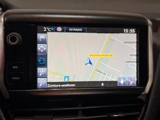 Peugeot 2008 1.2 12V e-THP PureTech 110 MPV  Benzine 1.199cc 81kW (110pk) FWD picture 17