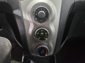 Toyota Yaris 1.3 16V VVT-i Hatchback  Benzine 1.298cc 64kW (87pk) picture 13