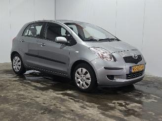 Toyota Yaris 1.3 16V VVT-i Hatchback  Benzine 1.298cc 64kW (87pk) picture 3