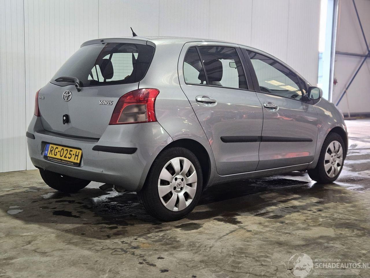 Toyota Yaris 1.3 16V VVT-i Hatchback  Benzine 1.298cc 64kW (87pk)