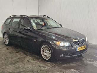 Unfallwagen BMW 3-serie 318i 16V Combi/o  Benzine 1.995cc 95kW (129pk) RWD 2007/5
