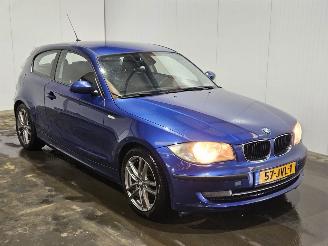 Voiture accidenté BMW 1-serie 116i 2.0 16V Hatchback 2Dr Benzine 1.995cc 90kW (122pk) RWD 2009/9