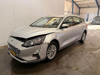 Ford Focus 1.0 Ti-VCT EcoBoost 12V 125 Combi/o  Benzine 999cc 92kW (125pk) FWD picture 4